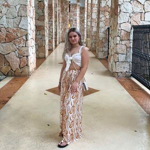 Flared, flowy pants from PrettyLitteThing. Size small. Great condition.